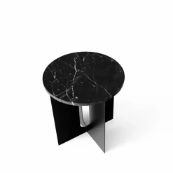 Audo Copenhagen Androgyne sidobord marble black ø42 cm svart stålstativ