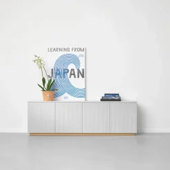 Online A2 Beam sideboard ljusgrå sockel i oljad ek
