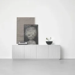 Outlet A2 Beam sideboard vit lack vit sockel toppskiva i carrara marmor