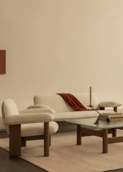 Audo Copenhagen Brasilia fåtölj low back Natural oak-Nature sheepskin curly