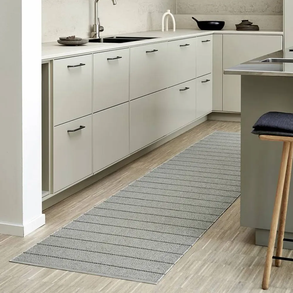 Pappelina Carl gångmatta warm grey/fossil grey 70x270 cm