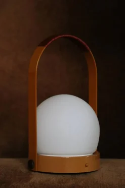 Audo Copenhagen Carrie portabel bordslampa Golden brown