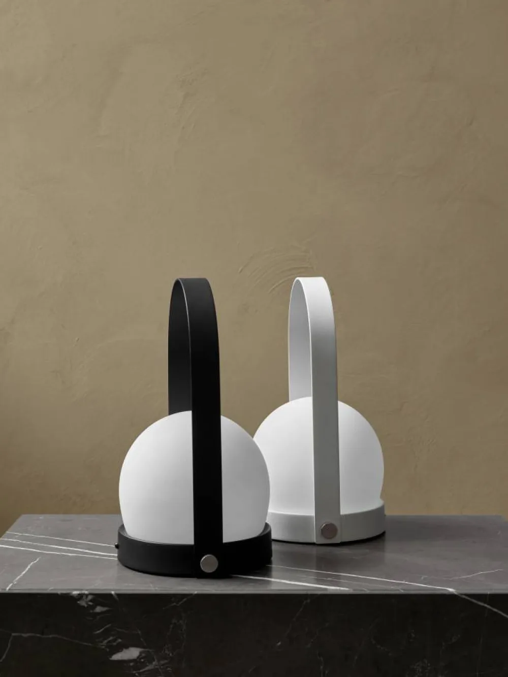 Hot Audo Copenhagen Carrie portabel bordslampa White