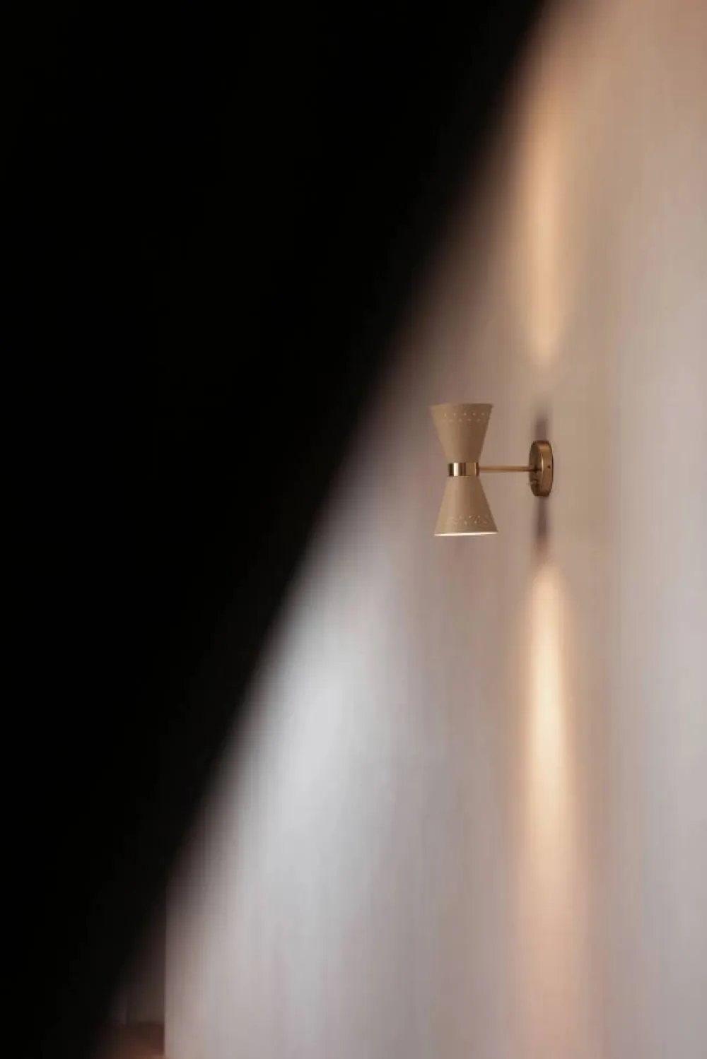 Audo Copenhagen Collector vägglampa 25 cm Crème