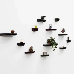 Vitra Corniches Medium vägghylla Japanese red