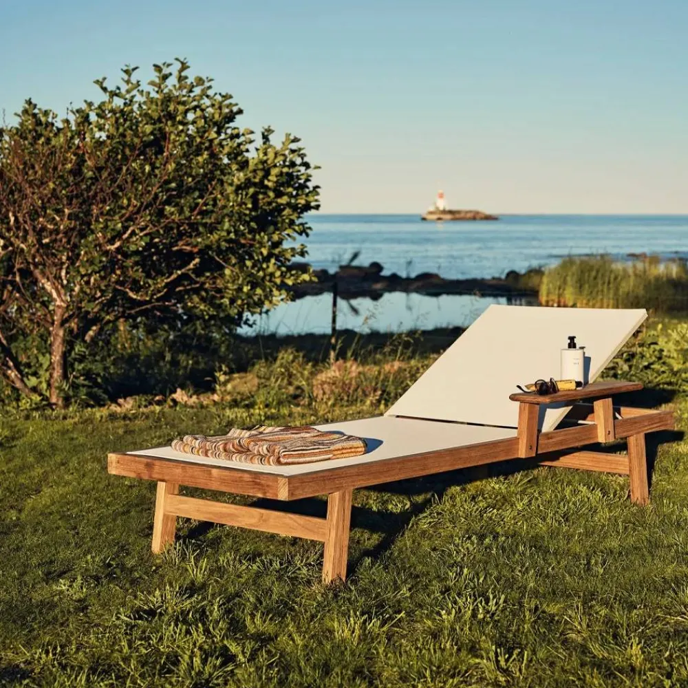 Skargaarden Djurö solsäng Batyline white teak