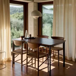 New &Tradition Drip HW115 matbord 83x143 cm Black frame-clear lacq. walnut