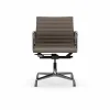 Vitra EA132 Aluminium Chair kontorsstol felt glides 02 fossil-chrome