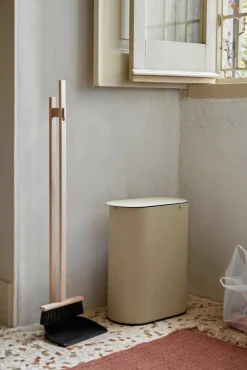 Ferm Living Enkel soptunna medium Cashmere
