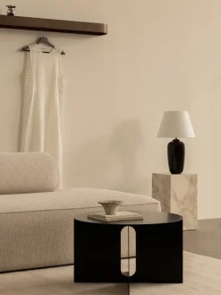 Audo Copenhagen Epoch hylla med krokar 118 cm Dark stained oak-black