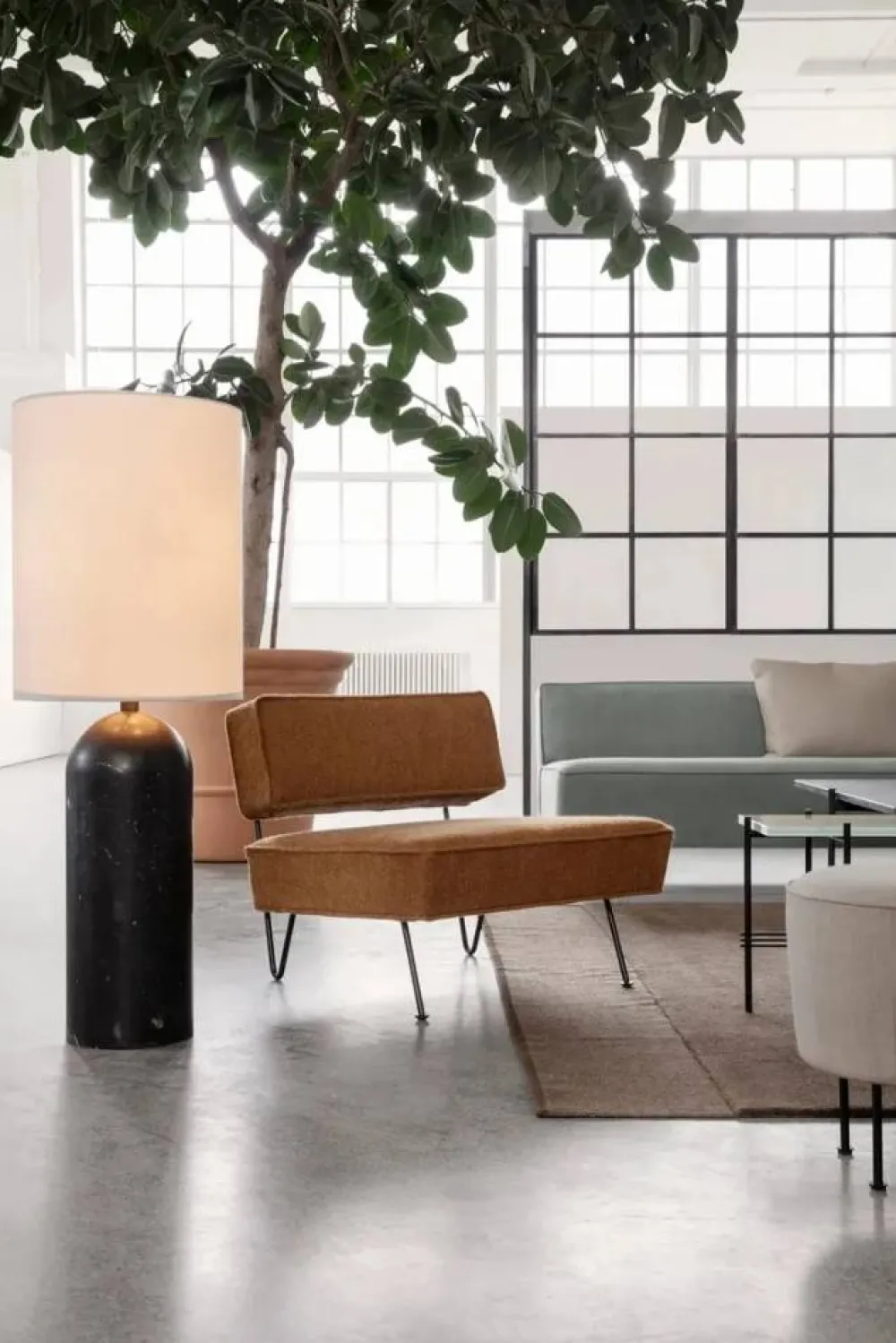 GUBI Gravity XL golvlampa grå marmor/canvas high