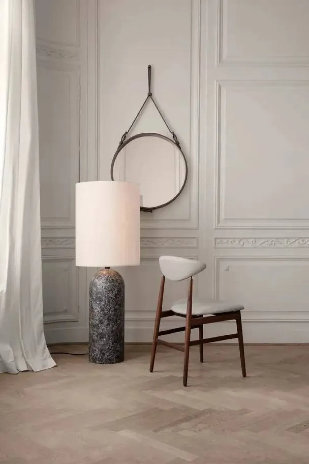GUBI Gravity XL golvlampa vit marmor/vit high