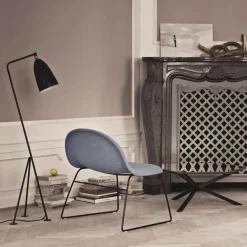 Hot GUBI Gräshoppa golvlampa svart