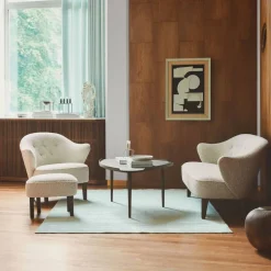 Audo Copenhagen Ingeborg 2 5-sits soffa fårskinn sahara ben ek natur