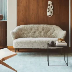Audo Copenhagen Ingeborg 2 5-sits soffa fårskinn sahara ben ek rökt