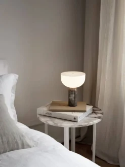 New New Works Kizu portable bordslampa Gris du marais