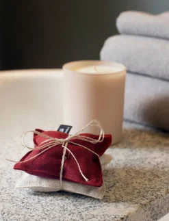 Discount Himla Lavendula doftkudde 9x9 cm Lingonberry-oatmeal