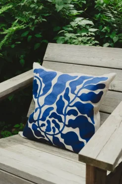 Fine Little Day Leaves kuddfodral broderat 48x48 cm Blue