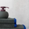 Mette Ditmer Lotus play tvålpump låg inkl 2 pumphuvuden Dark olive