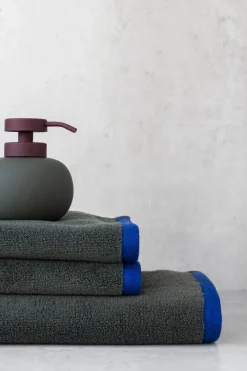 Mette Ditmer Lotus play tvålpump låg inkl 2 pumphuvuden Dark olive