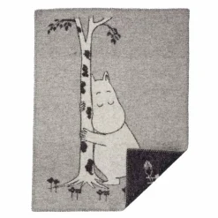 Barn Klippan Yllefabrik Moomin Tree Hug barnfilt grå
