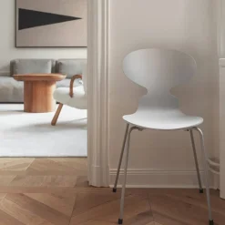 Fritz Hansen Myran 3101 stol pale rose målad ask kromat stålstativ