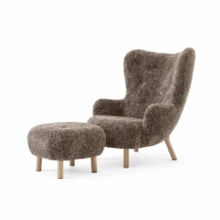 &Tradition Petra VB3 High fåtölj inkl. pouf ATD1 Oljad ek-Sheepskin Sahara