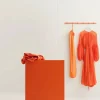 Hot Relief byrå hög med ben 41x115 cm orange