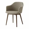 Outlet &Tradition Rely HW79 karmstol Hallingdal 220 beige-valnötsbas
