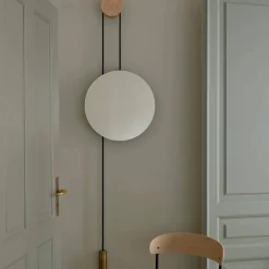 New Works Rise and Shine spegel Natural oak-brass weight