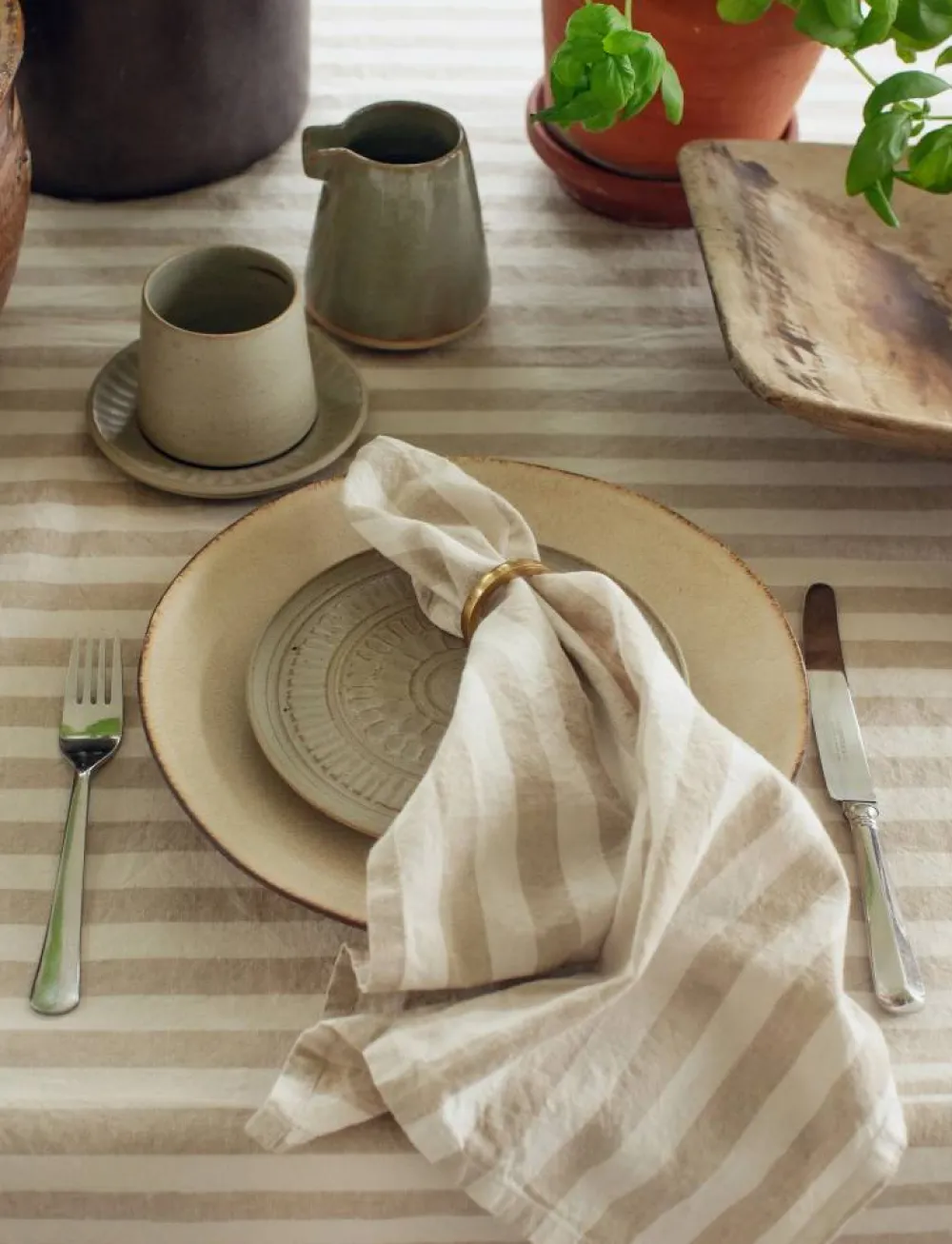 Himla Riviera bordsduk 145x330 cm Sand