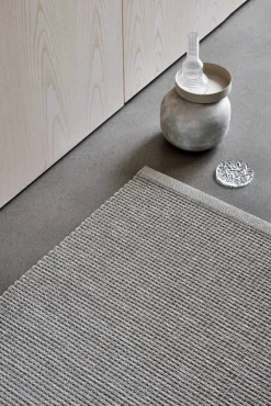 Outlet Pappelina Sam matta Warm grey-charcoal 70x300 cm