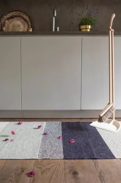 Brita Sweden Seasons plastmatta 70x300 cm berry (blålila grågrön)