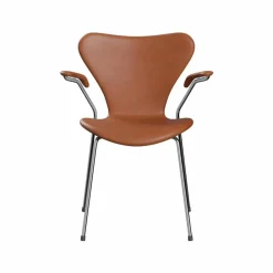 Fritz Hansen Sjuan 3207 helklädd karmstol Leather grace walnut