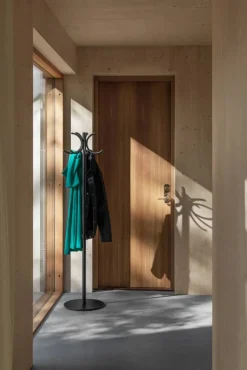 Lammhults S70-12 klädhängare Black texture