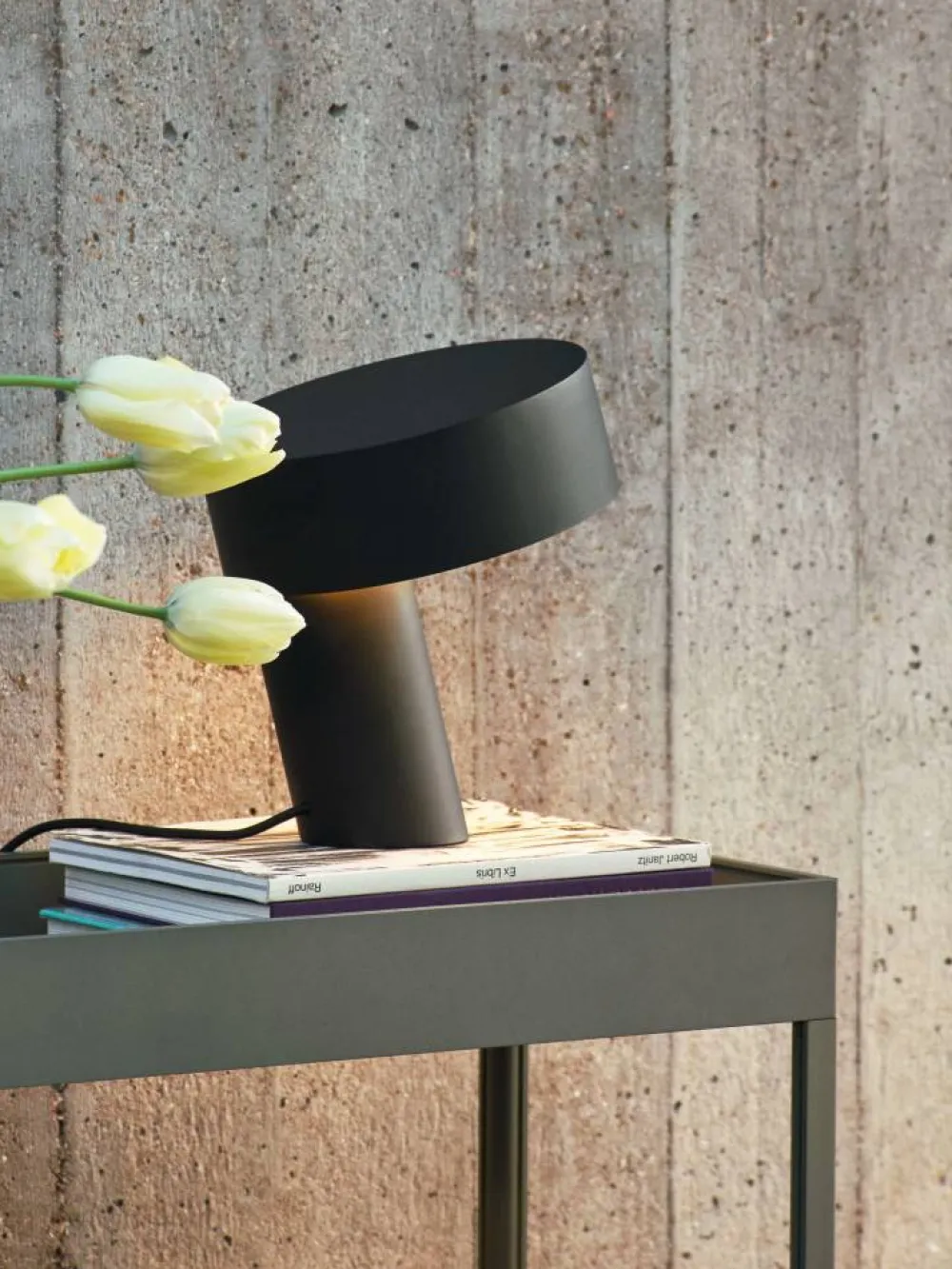 Best HAY Slant bordslampa Soft Black
