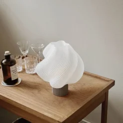 Barn Crème Atelier Soft Serve bordslampa Mocha Regular 26 cm