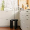Hot Vaarnii 001 Stool pall Svartbetsad furu Ø40x44 cm