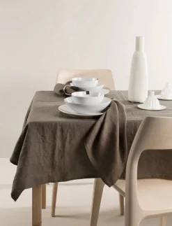 Himla Sunshine bordsduk Coffee 145x250 cm