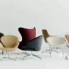 Sale Fritz Hansen Svanen 3320 fåtölj Hallingdal 103 Light grey-borstad aluminium