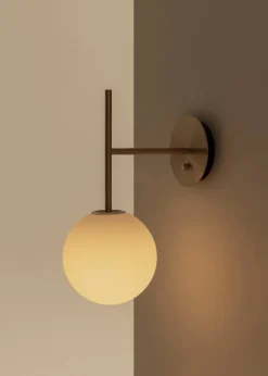 Audo Copenhagen TR Bulb Suspended vägglampa Brushed brass