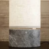 GUBI Unbound bordslampa Kanvas-grå marmor