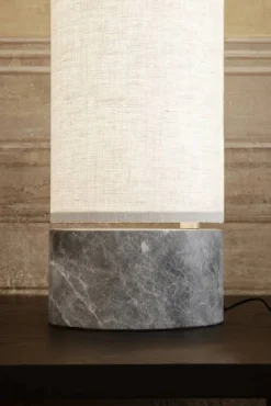 GUBI Unbound bordslampa Kanvas-grå marmor