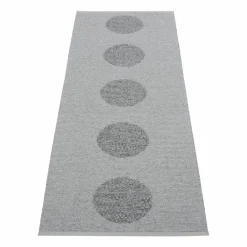 Pappelina Vera 2.0 plastmatta grey-granit metallic 70x200 cm