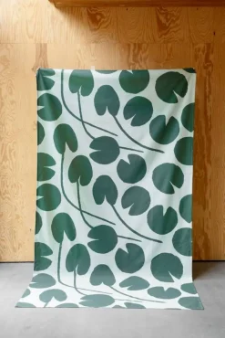 Fine Little Day Water lilies bordsduk Ljusgrön-grön 147x250 cm